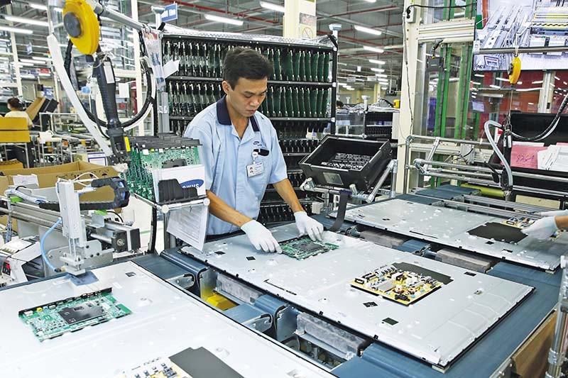 Việt Nam đặt mục tiêu hình thành 300 doanh nghiệp thiết kế, 3 nhà máy chế tạo chip , 20 nhà máy đóng gói bán dẫn - Ảnh 1